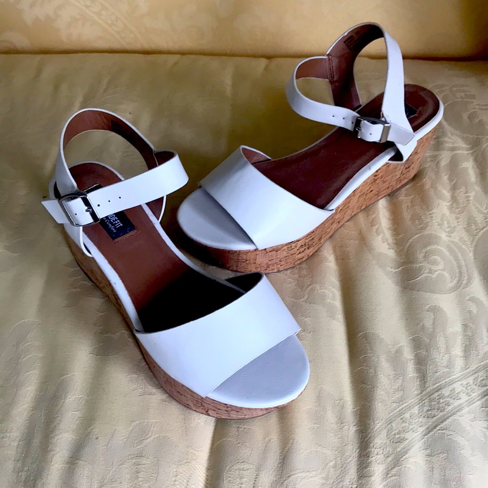 Like new cork style heel sandals
